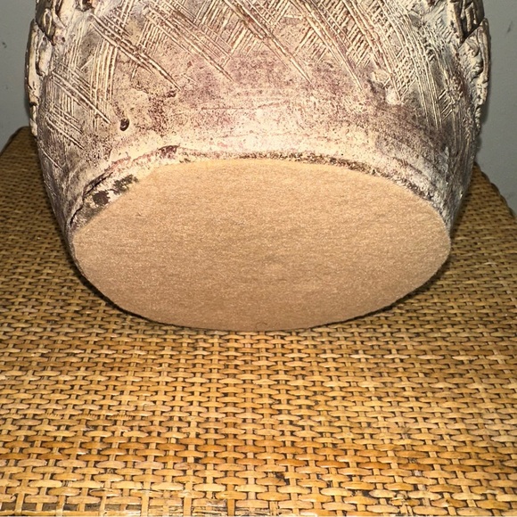 Vintage Mid Century Latin American Round Clay Tribal Vase Textured Geometric - Picture 9 of 13